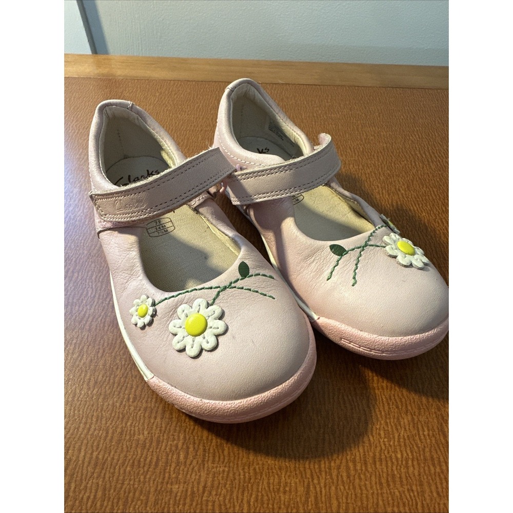 Clarks First Shoes Baby‎ Pink Regular Fit Sandal Shoe Size 7F Or 7.5 With Daisy